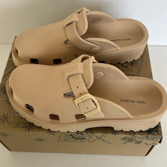 NWB Free People Karlie Buckle Clog size 7 - Picture 5 of 9